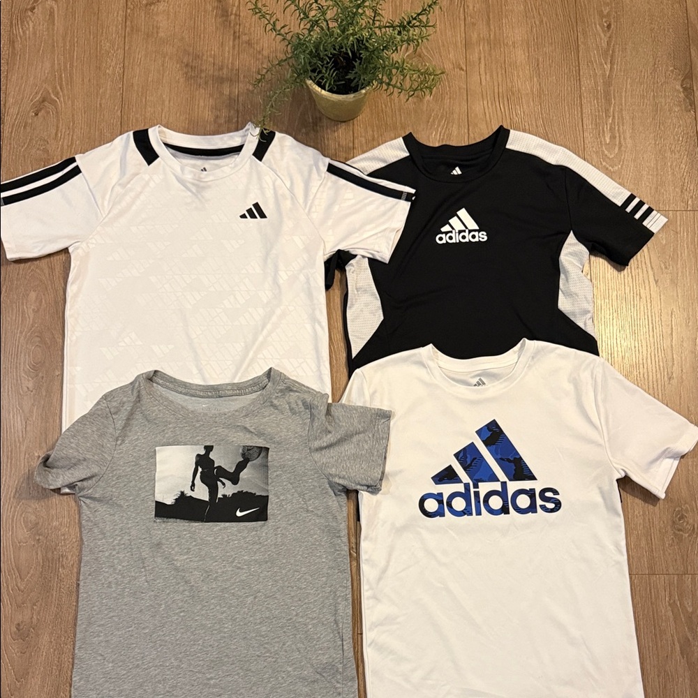 ((4 PIECE)) NIKE AND ADIDAS SHORT SLEEVE TEE SOCCER LOVERS BUNDLE BOYS MED 10/12